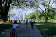 Les différences entre les modèles de draisienne en bois et en métal