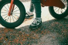 Les avantages de la draisienne par rapport aux tricycles et aux vélos à pédales